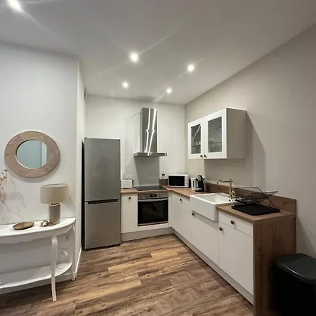 Downtown Patio Apartment *